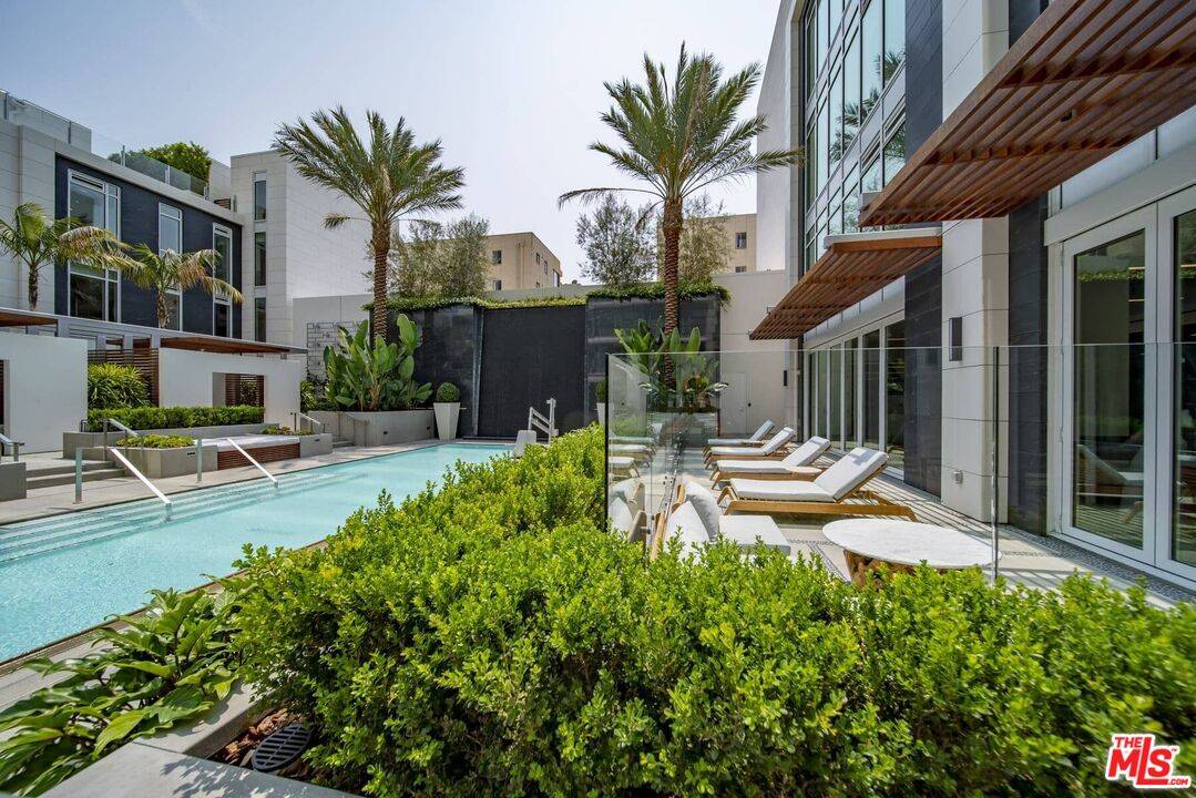 9000 W 3rd St 1BR Beverly Grove La