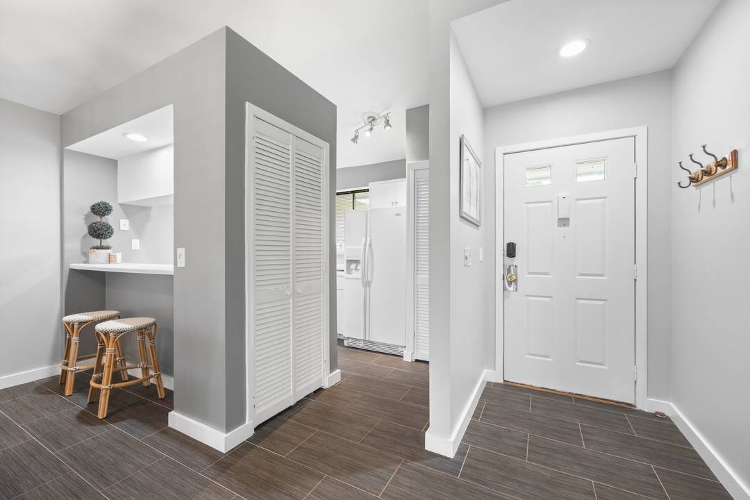 Fully furnished 2 2 short term rental in PGA National in PBG FL.