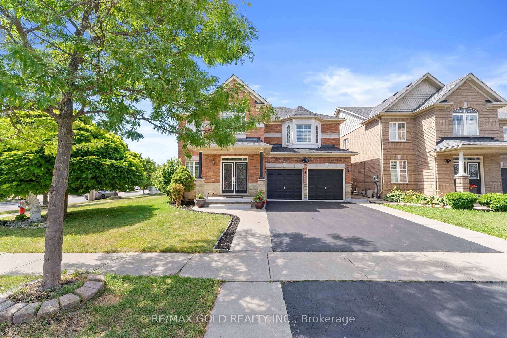 Welcome to 12 Smoothrock Trail, Georgina a Stunning 4 Bedroom Detached Home on a Premium Lot !