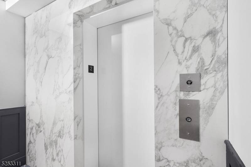 ASK ABOUT MOVE IN SPECIALS.