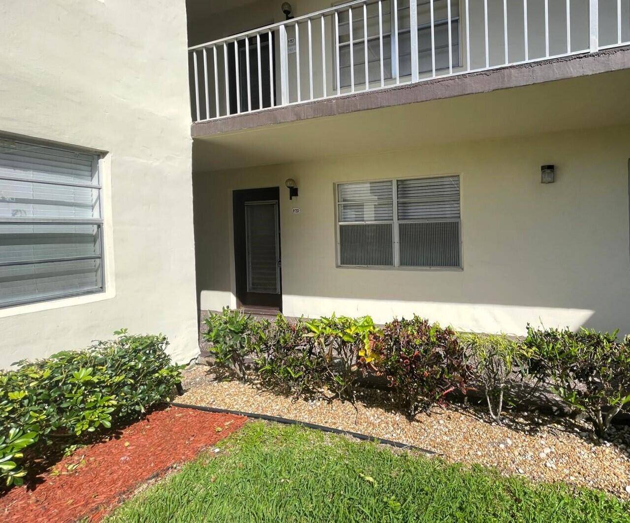 Introducing 733 Normandy P, a beautifully designed and well maintained home nestled in the desirable city of Delray Beach, Florida.