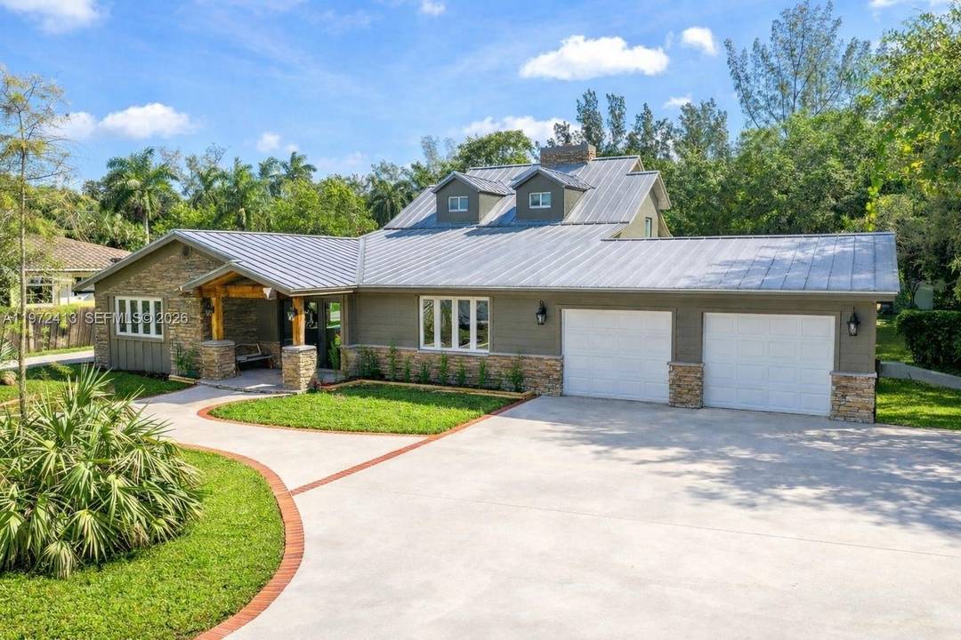 NO HOA Home Located in a prime Plantation neighborhood where space, location, and versatility come together on a full 1 acre lot.
