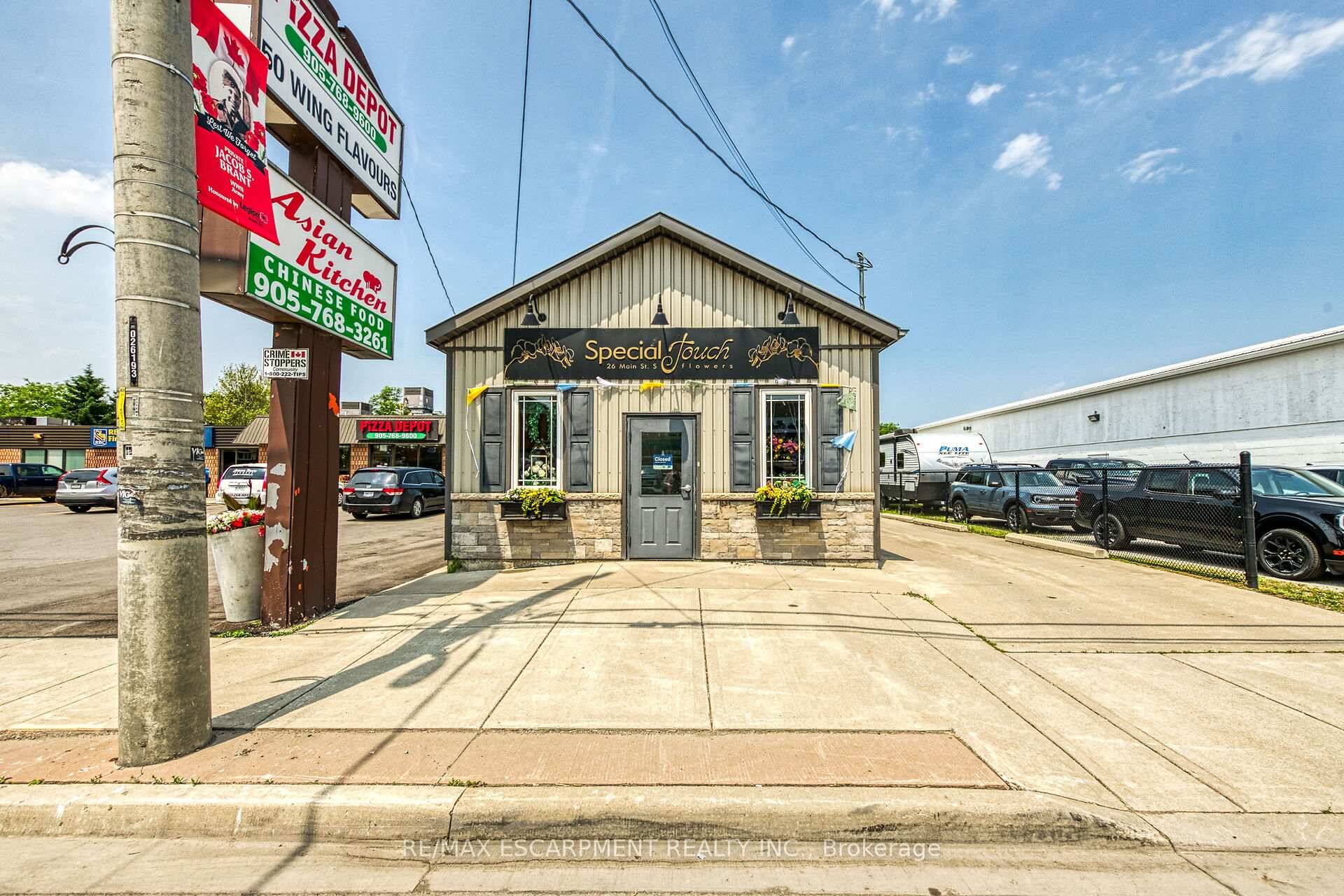 ATTENTION Investors, Retail Business Entrepreneurs or anyone person looking for a Professional Office or wanting to start their own Retail Business then you must check out this incredible 2015 custom ...