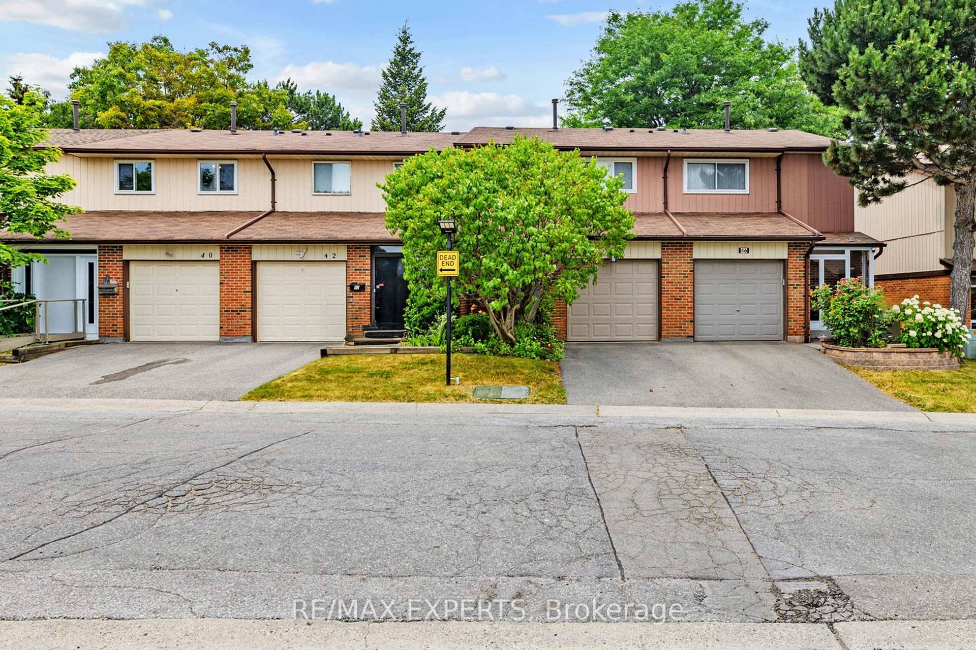Welcome to 30 Dundalk Drive Unit 44 a beautifully renovated 3 1 bedroom, 3 bathroom townhouse offering modern living in a prime Scarborough location.
