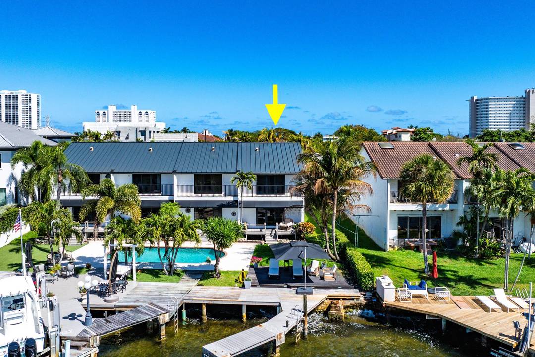 Stunning Intracoastal Townhome Just Steps from Downtown Deerfield Beach amp ; the Pier This beautifully renovated Intracoastal townhome offers 2 bedrooms and 2.