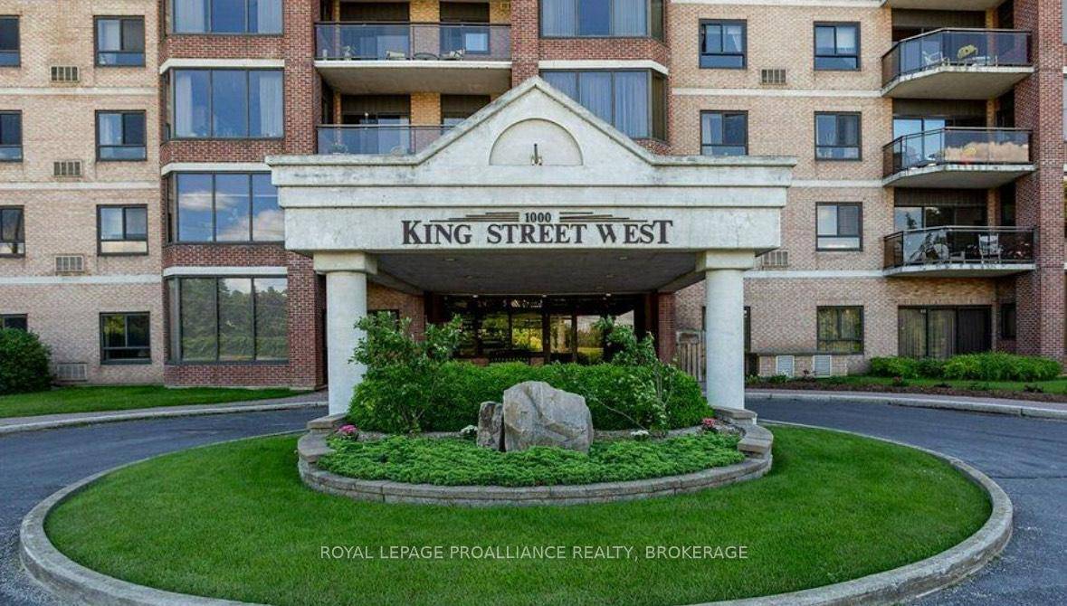 Welcome to 1000 King Street West, a bright and beautiful 2 bedroom, 2 bathroom condo offering an ideal combination of comfort, convenience, and security in a highly desirable midtown location.