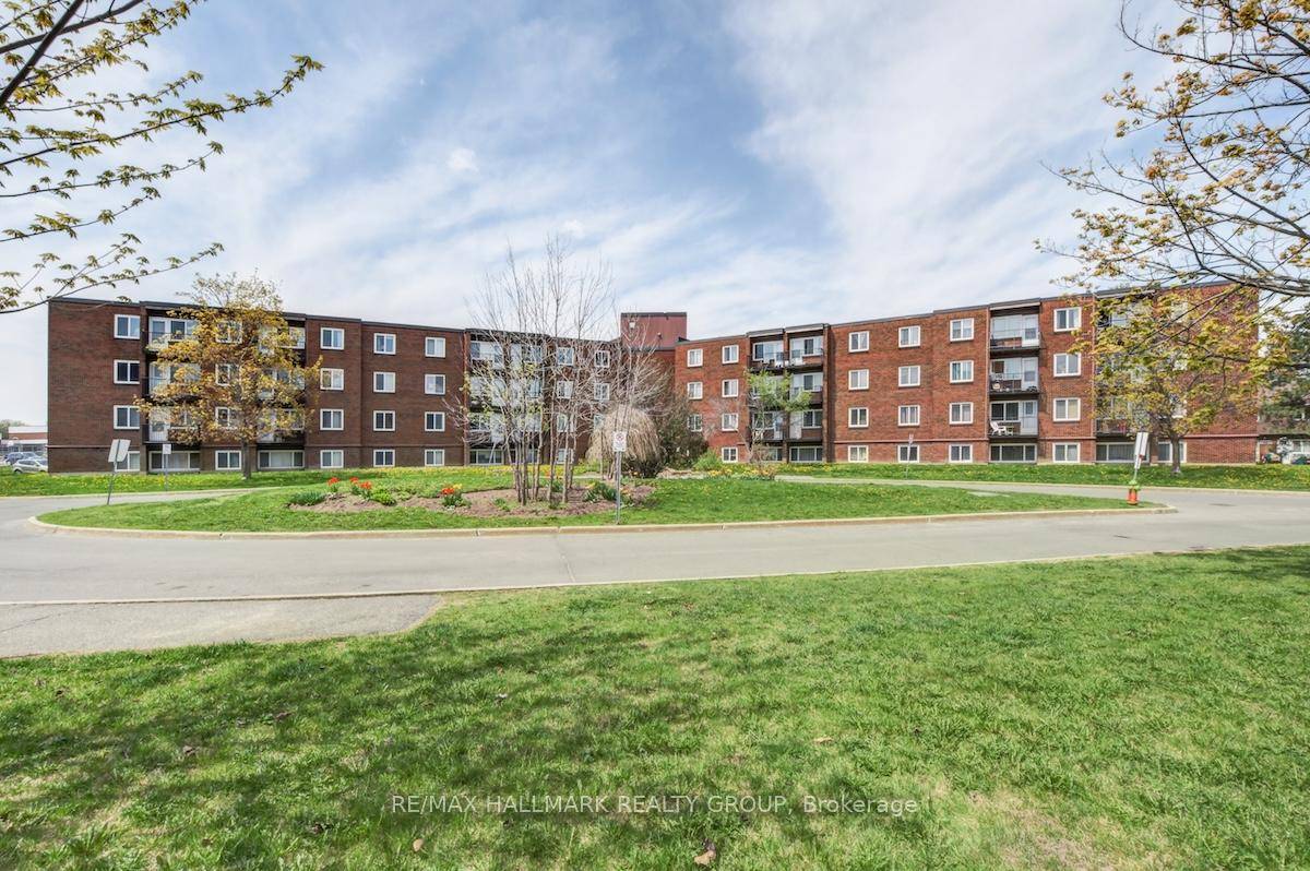 Bright and inviting 2 bedroom, 1 bath condo in the heart of Beacon Hill South, perfectly situated close to Blair LRT, schools, parks, shopping, and major highways.