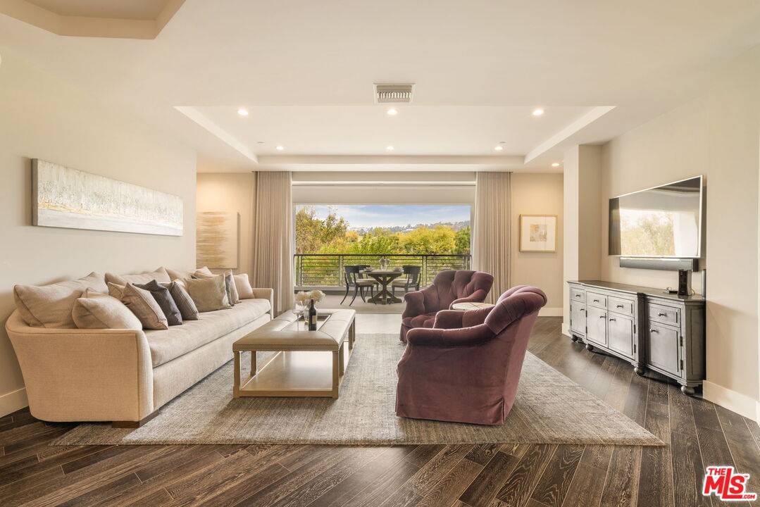 460 N Palm Dr 2BR Beverly Hills Post Office | B.H.P.O. La