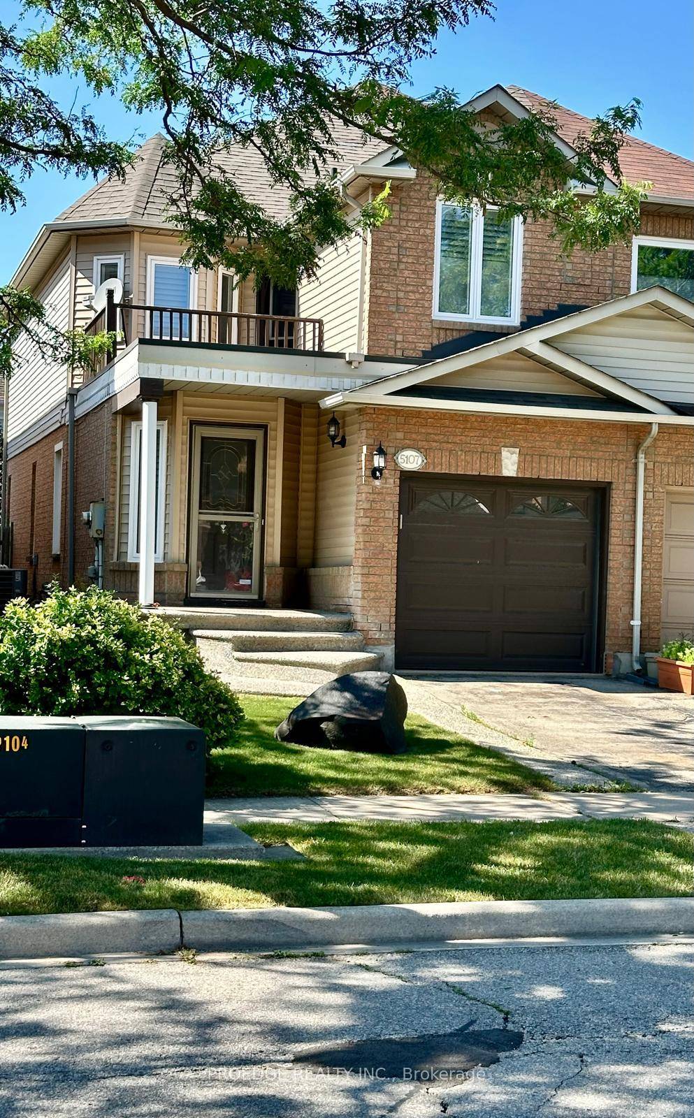 Spectacular 3 Bedroom Recreation Office, 3 Bathrooms, Approx Over 2000 Sq feet Including Basement Upgraded Semi Detached With A Finished Basement Friendly Neighborhood Located in Prime area of Burlington.
