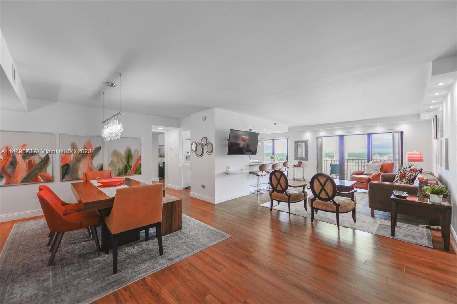 On the pristine Hollywood Beach, steps to the famous Boardwalk, this large and bright 1, 570 Sq Ft, 2Beds 2Bath unit with Ocean and Intracoastal views at the Summit Condo, ...