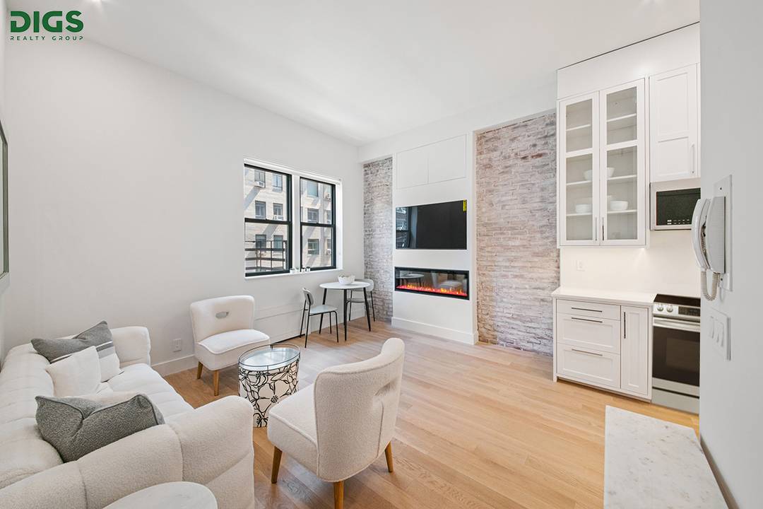 Luxurious Upper East Side Haven on a Central Park Block A RARELY AVAILABLE A LINE UNIT !