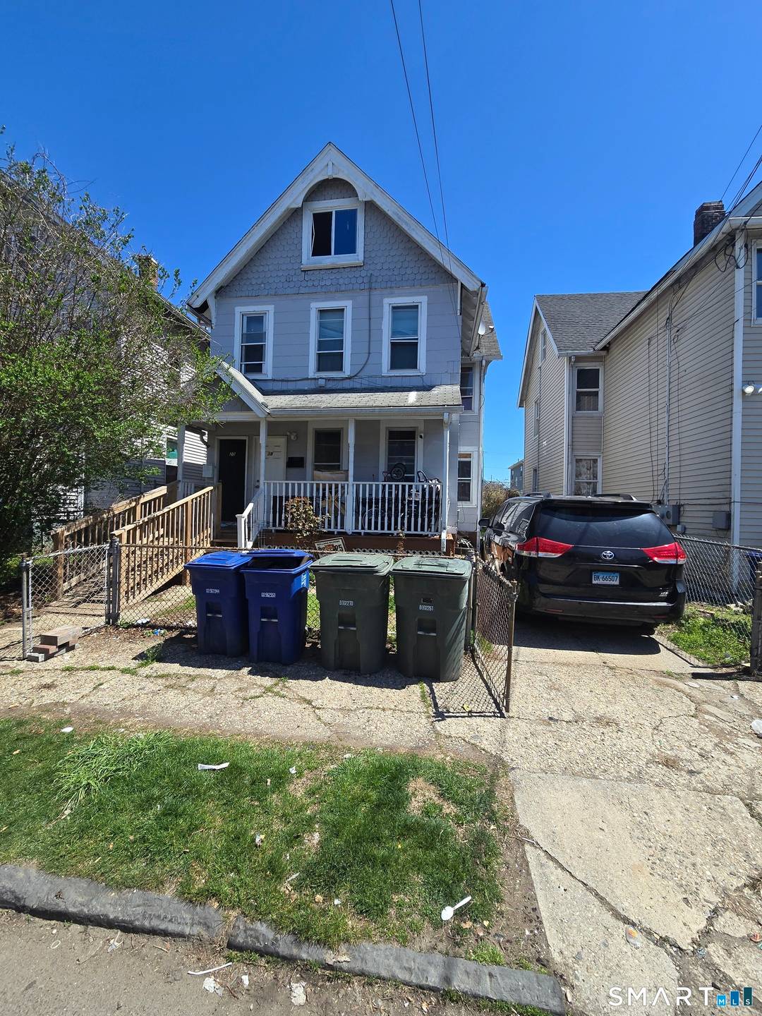 This very large 2, 679 sqft 2 family property is perfect for any home owner or investor.