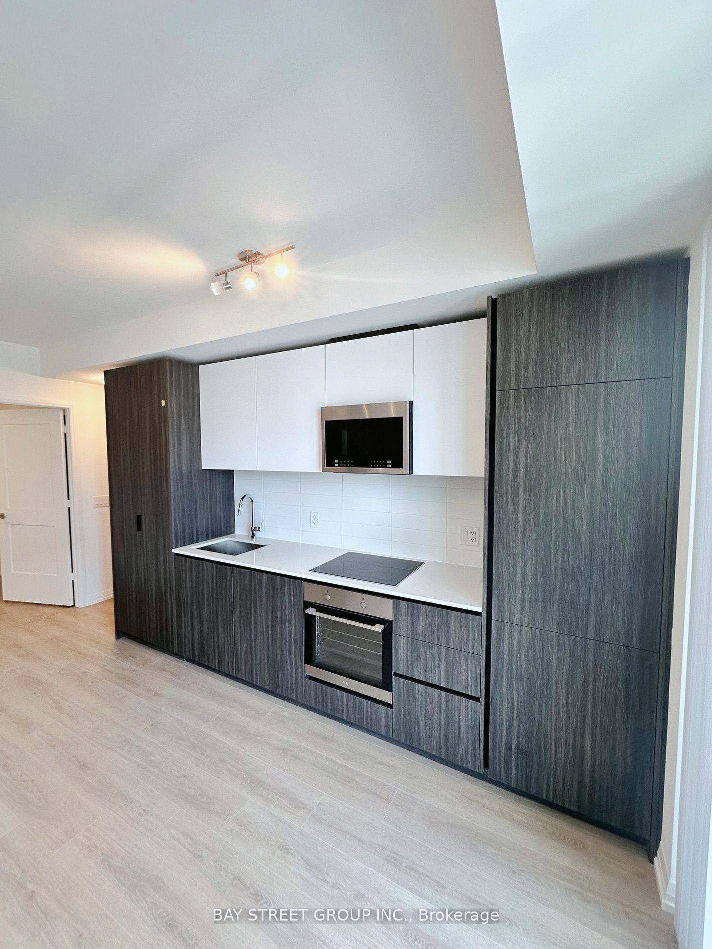 Spectacular and New in Entertainment Neighbourhood Theatre District Condo steps to a vibrant night life, but located just away from the hustle and bustle of King Street.