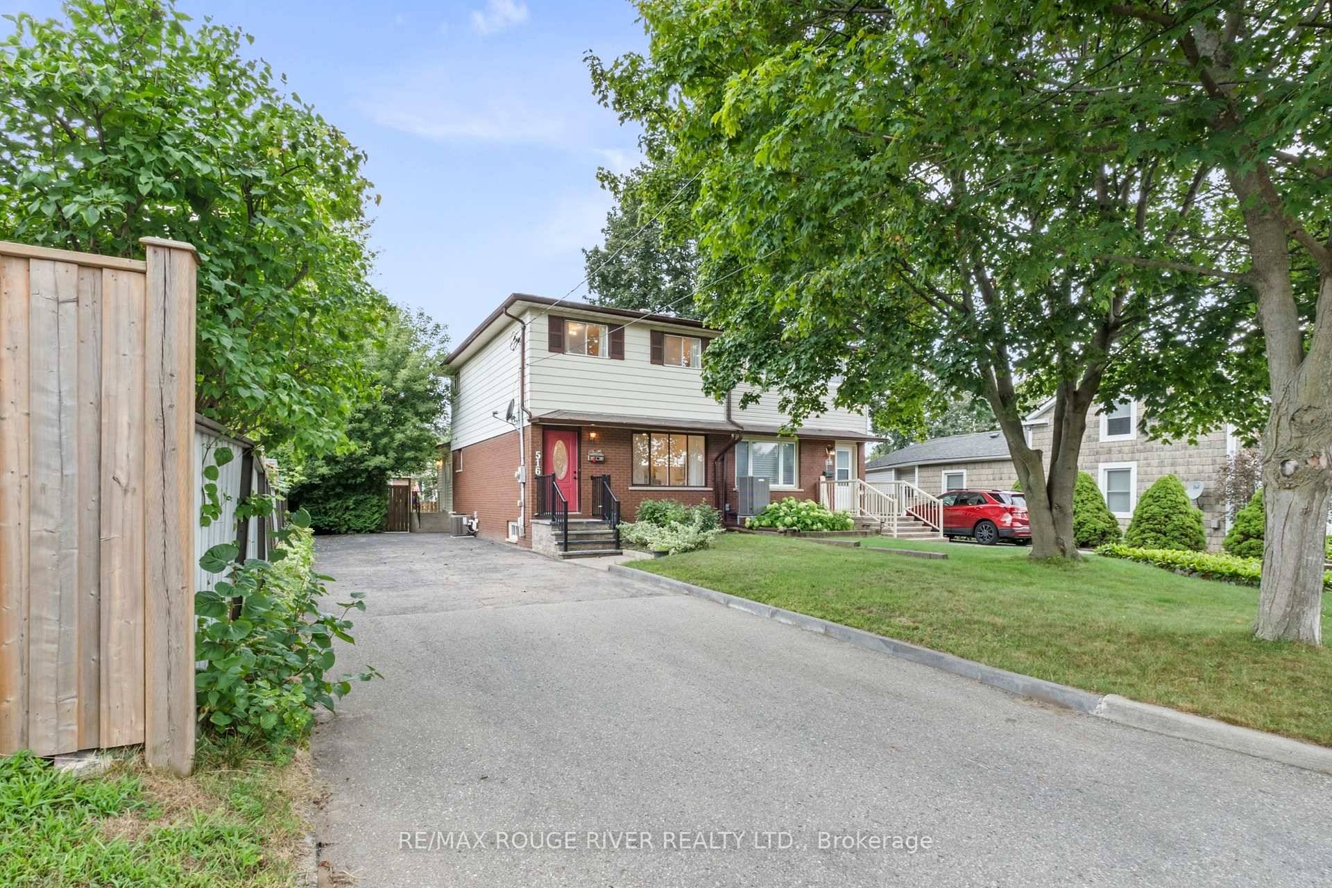 OPEN HOUSE SAT amp ; SUN AUGUST 30 31 2025 11AM 1PM Welcome to this beautifully renovated 3 1 bedroom, 2 bathroom semi detached home in the heart of Downtown ...