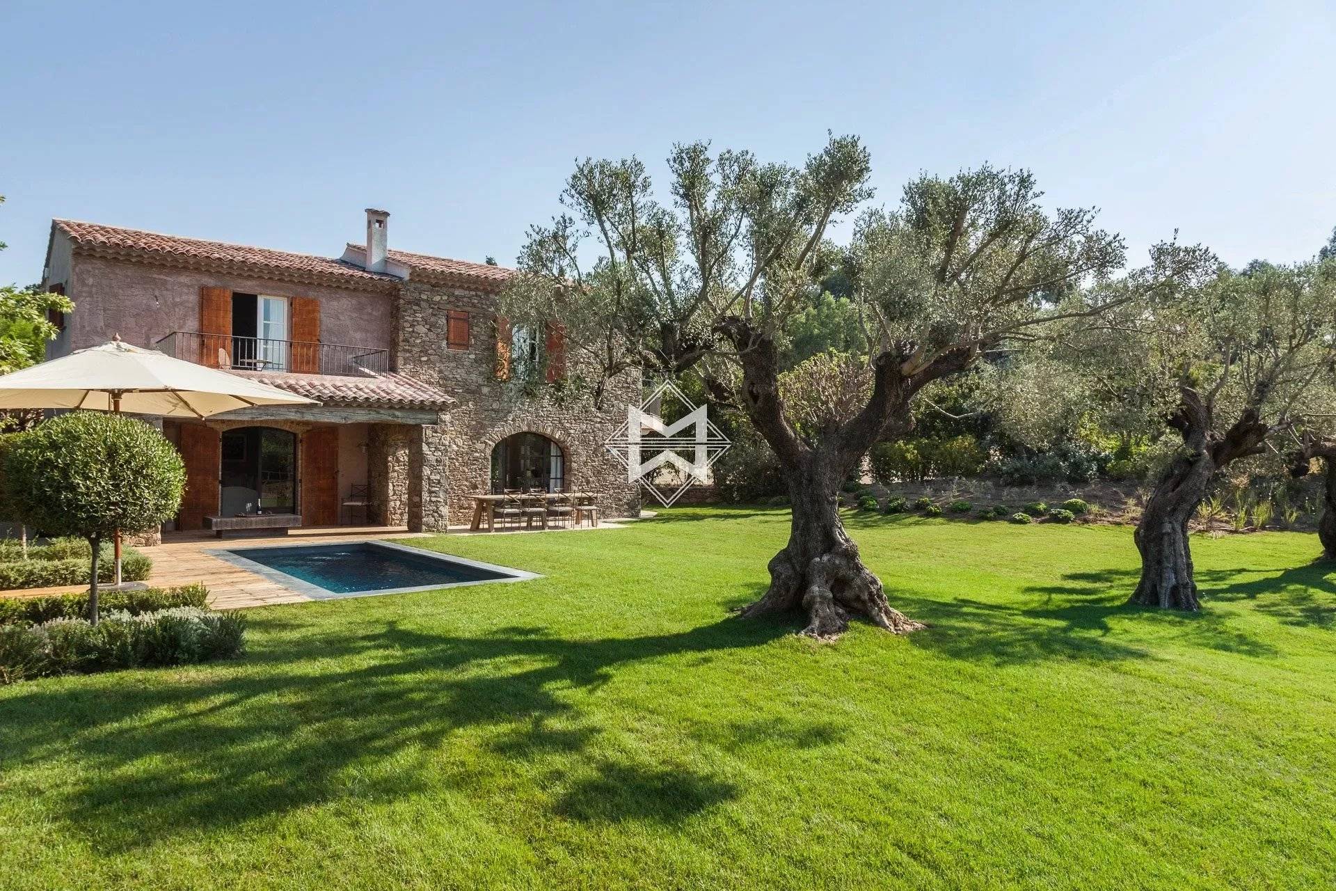 Charming newly-built and modern bastide