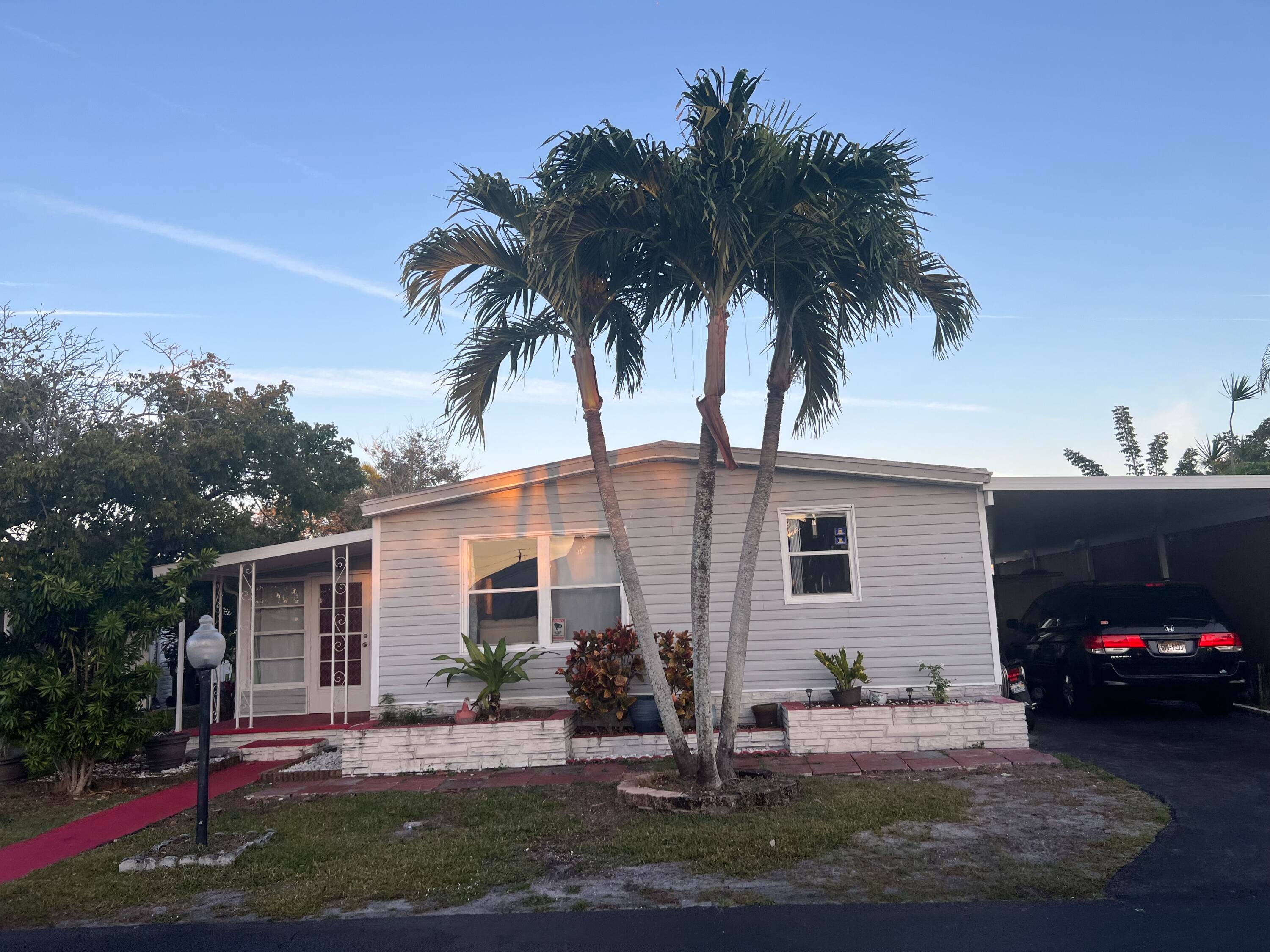 PRICE REDUCED ! ! ! GREAT LOCATION, DO NOT MISS THIS OPPORTUNITY !