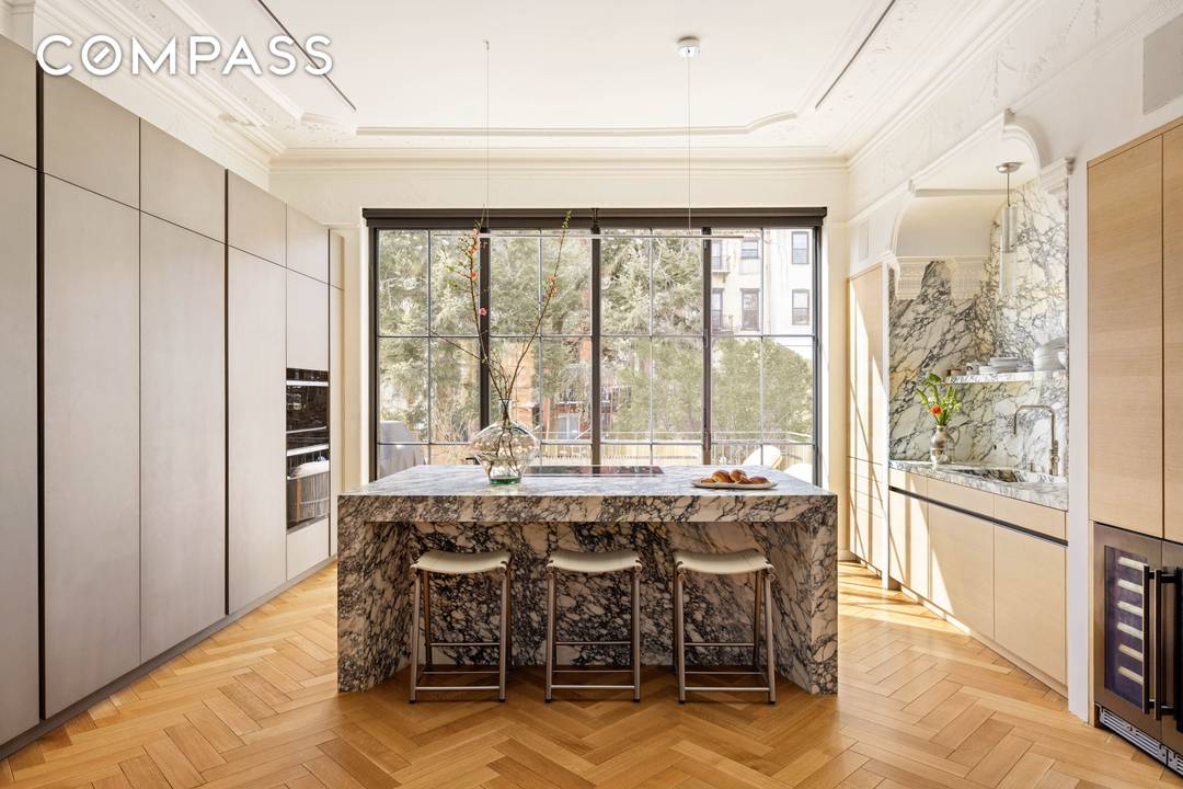 382 Degraw Street is a 20 foot wide Italianate brownstone which has been masterfully restored.