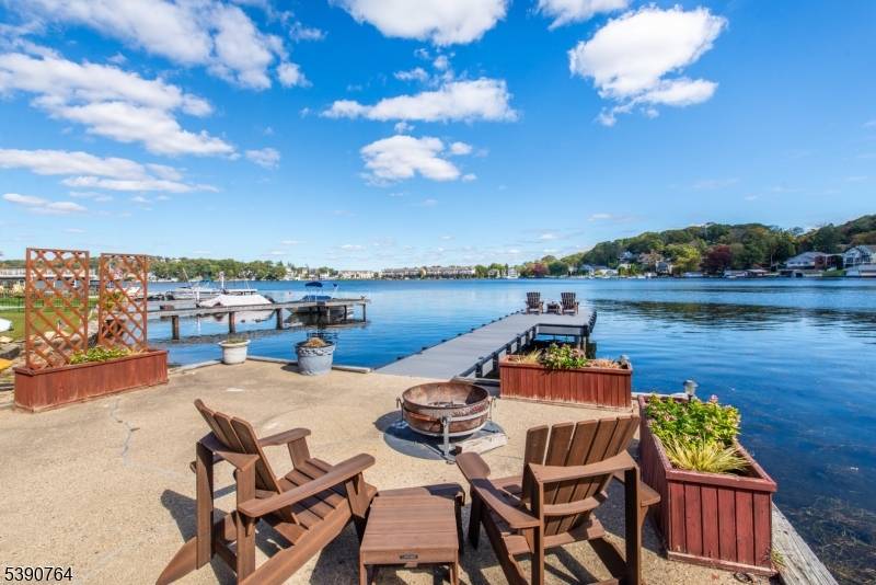 Lakefront Living at Its Best !