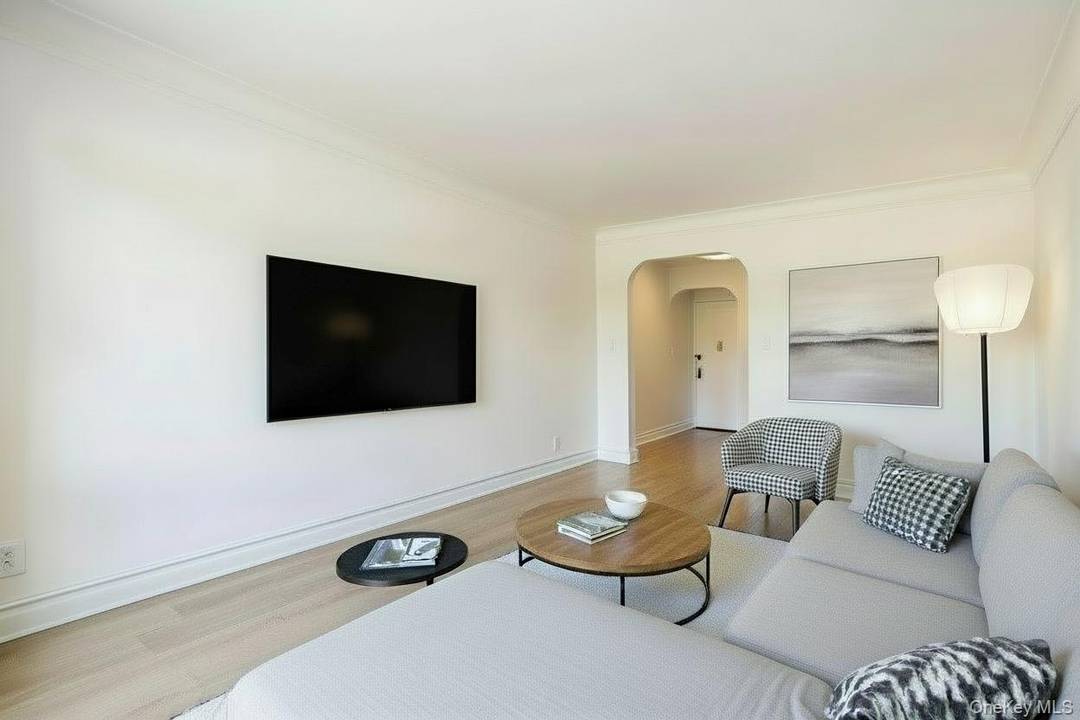 Move In Ready Renovated Condo in the Heart of Rego Park !