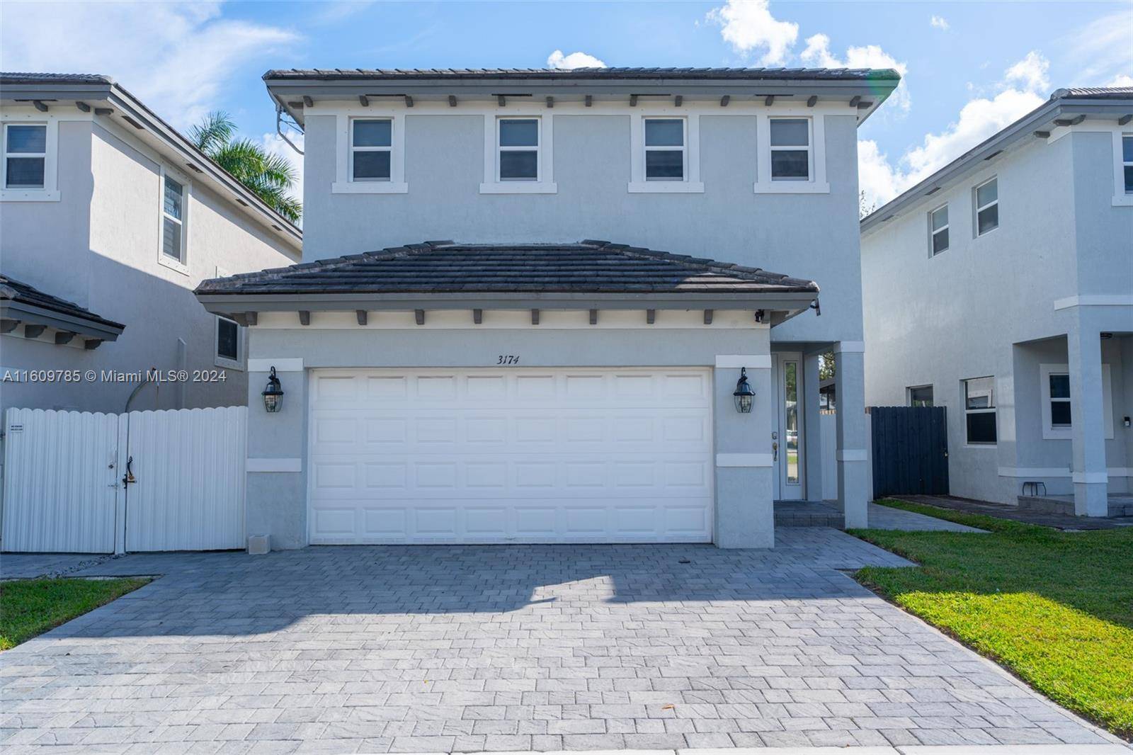 This community includes great amenities with its own Clubhouse.