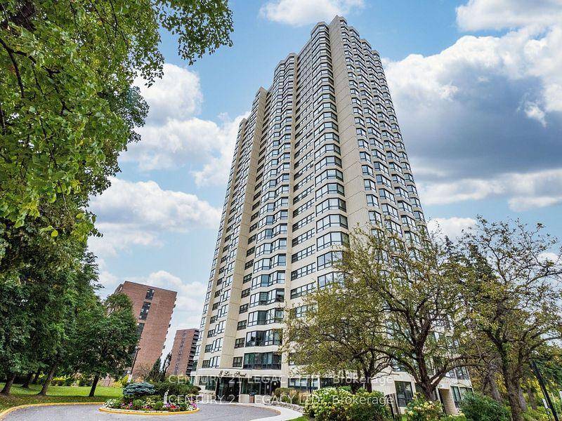 Welcome to the over 1226 sq ft corner condo unit with 2 Bedroom Plus Solarium, updated new kitchen 2024, new dishwasher, microwave, washer, electric panel and fresh paint.
