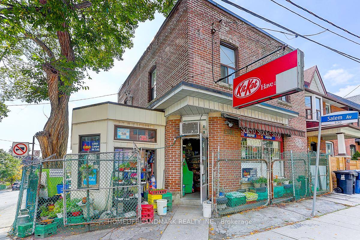 This well located detached property offers a fantastic mixed use investment with a ground floor convenience store and a spacious 3 bedroom apartment upstairs.