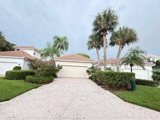 Charming two bedroom and two full bathroom home in the heart of Boca Raton near shopping, fine dining and beautiful beaches.