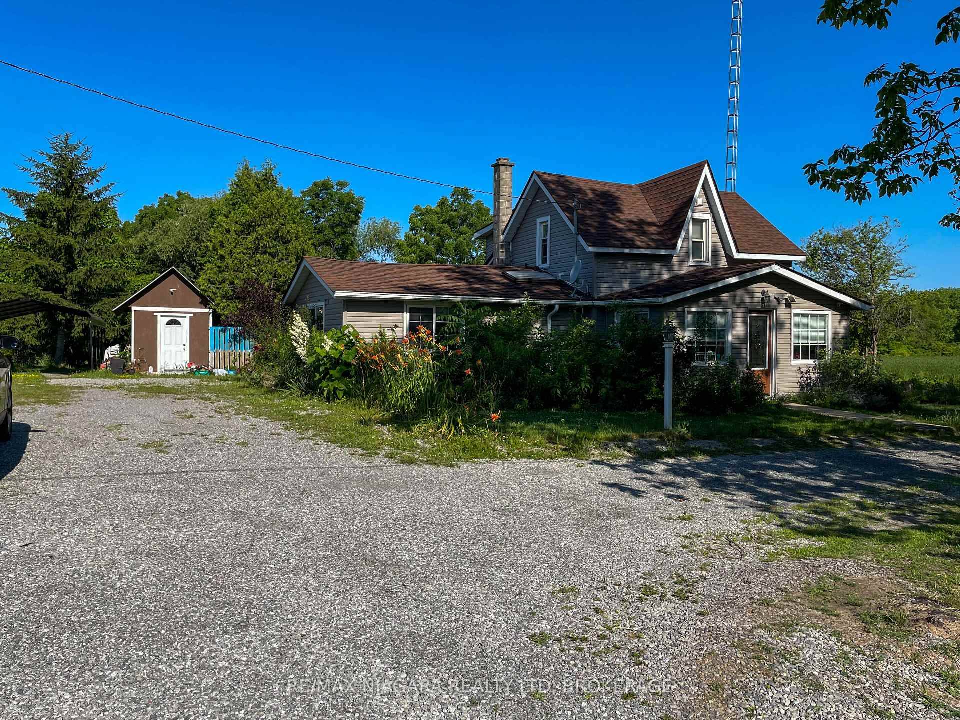 WATERFRONT RETREAT ON LYONS CREEK WITH 183 FEET OF FRNTAGE !