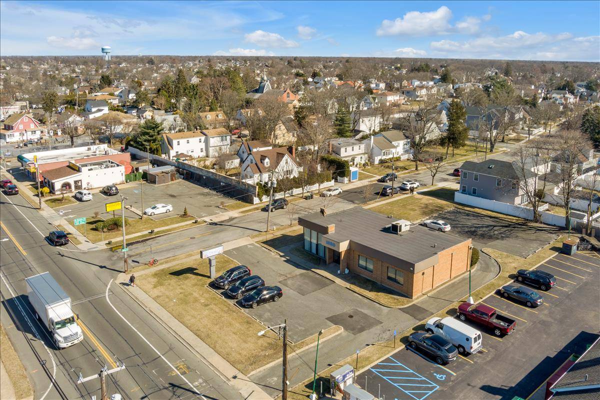 This 2624 square foot freestanding medical office building or development site sits on 100 x 200 lot with on site parking at a cornered property.