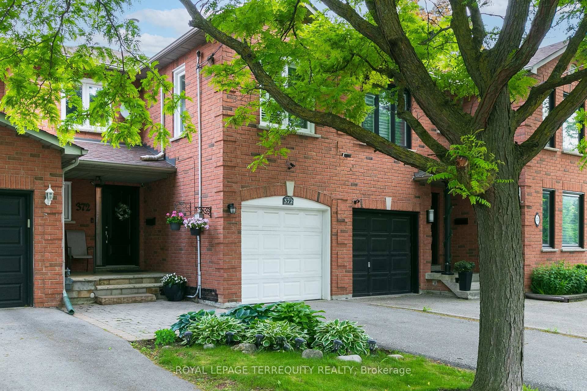 SPACIOUS TORONTO HOME ! FREEHOLD HOME NO Maintenance FEES !