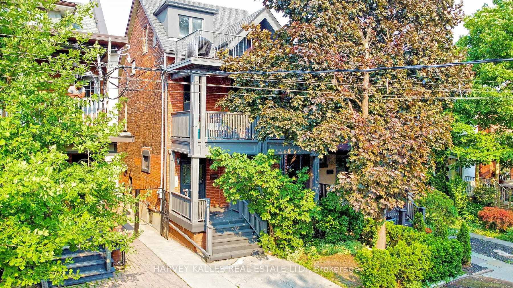 Cozy 1 Bedroom unit on the lower level, nestled in the highly sought after Little Italy neighborhood.