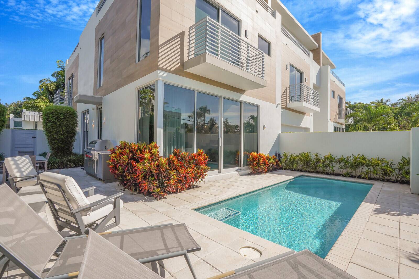 Experience the perfect blend of sophistication and convenience in this tri level townhome, located just two blocks from the boutiques and restaurants of Atlantic Avenue and within walking distance of ...