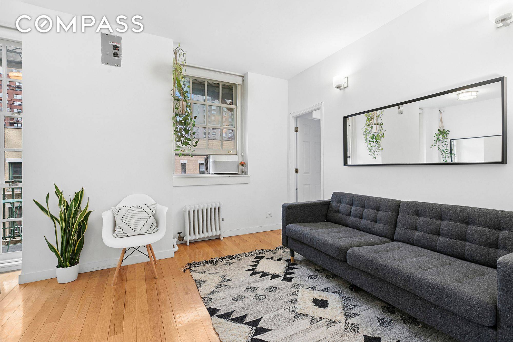 Welcome to your sunny top floor one bedroom apartment located in the Upper East Side s landmark Cherokee building.