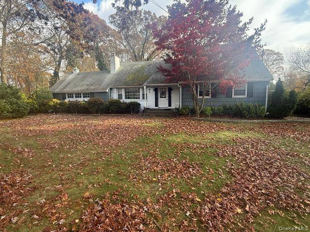 Welcome to 18 Beaver Hill Lane in Huntington !