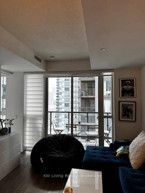 Welcome to 87 Peter Street the heart of downtown Toronto !