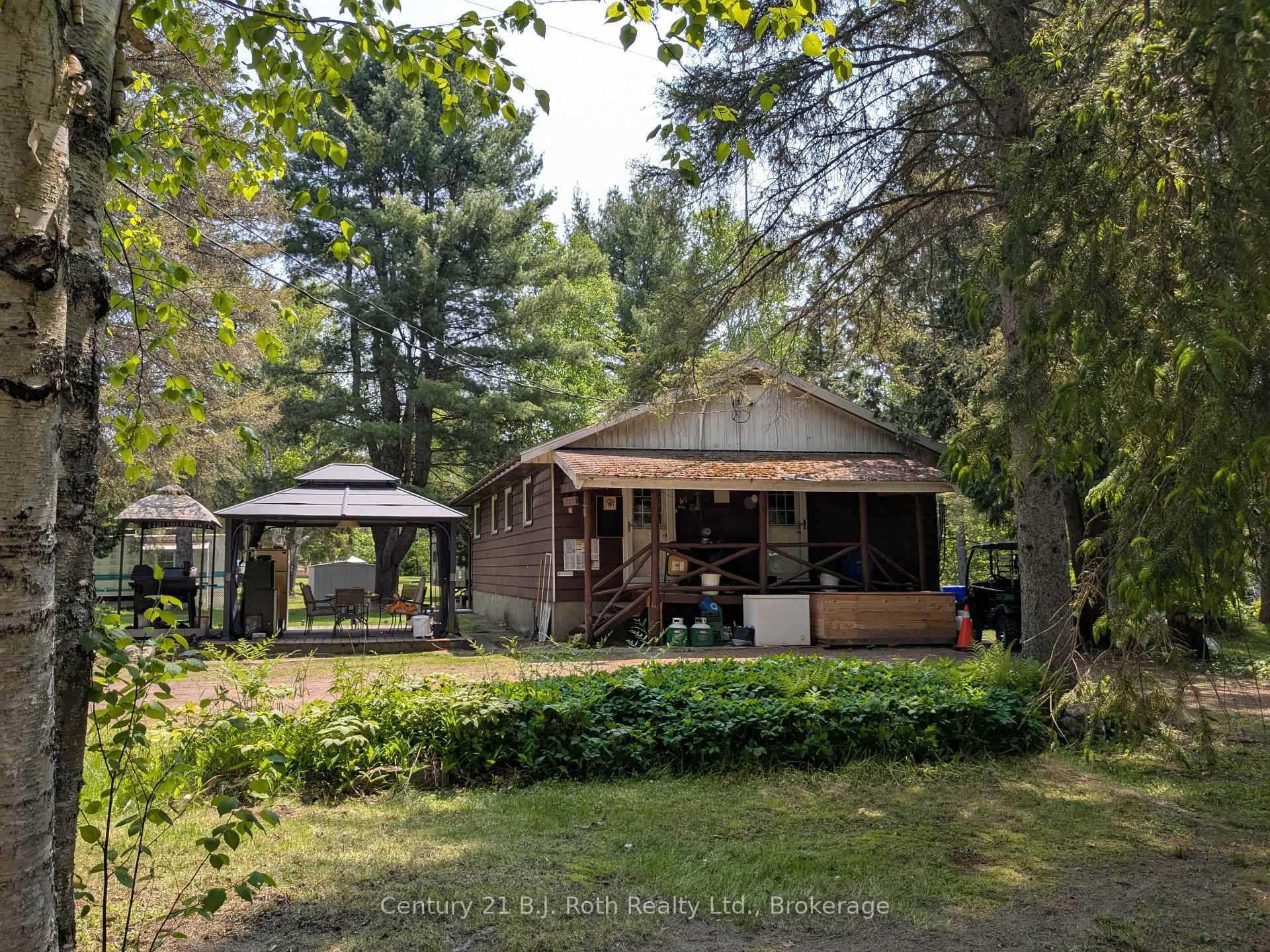 THIS IS A WONDERFUL OPPORTUNITY FOR A RETIRED COUPLE LOOKING TO STAY BUSY WITH A YEAR ROUND 3 BEDROOM BUNGALOW A FULL UNFINISHED BASEMENT IDEALLY LOCATED ON A YEAR ROUND ...