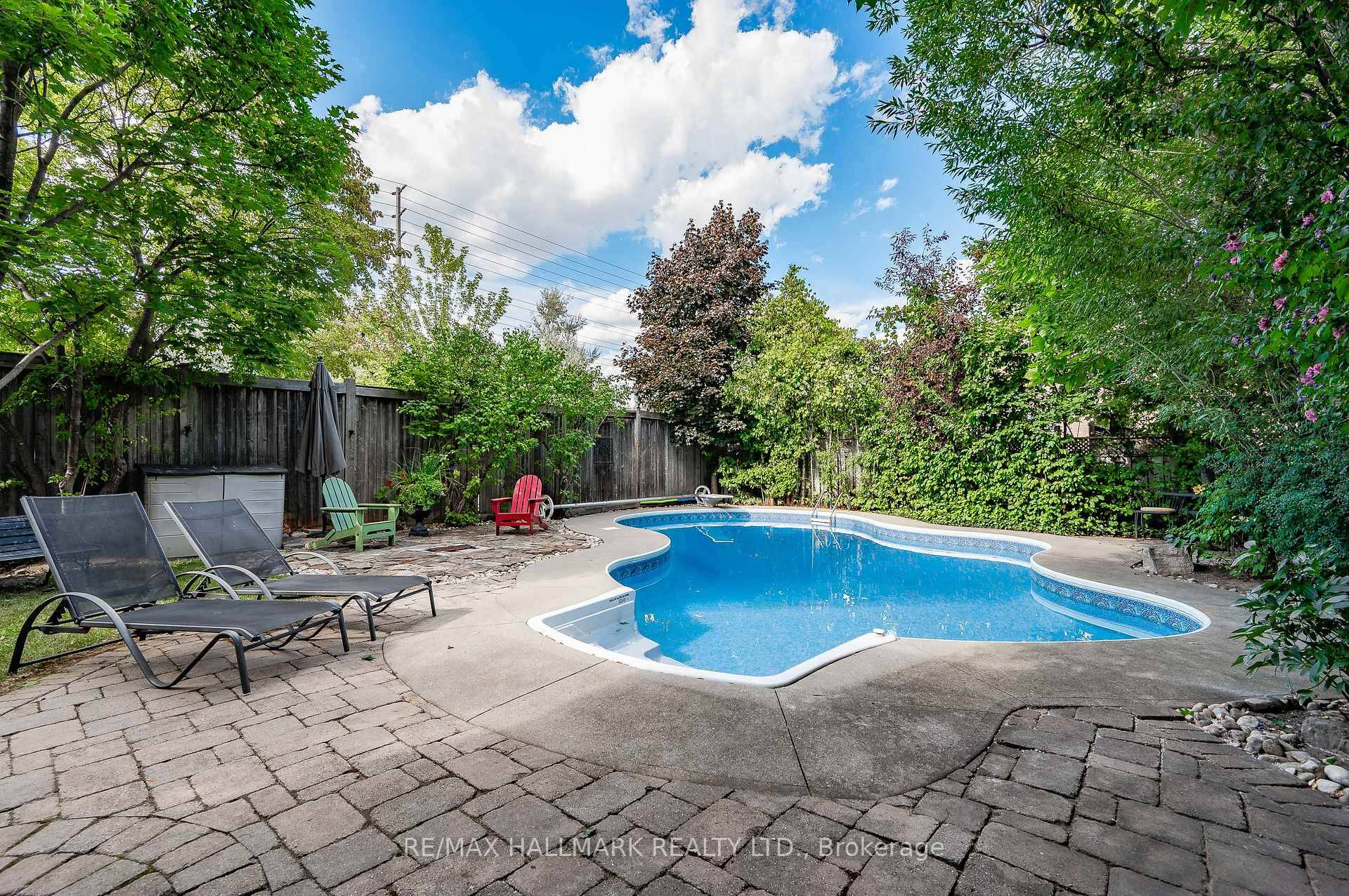 Situated on a premium corner lot, this semi detached home offers nearly 2, 000sqft above ground 550sqft bsmt of bright, functional living space with the size amp ; feel of ...