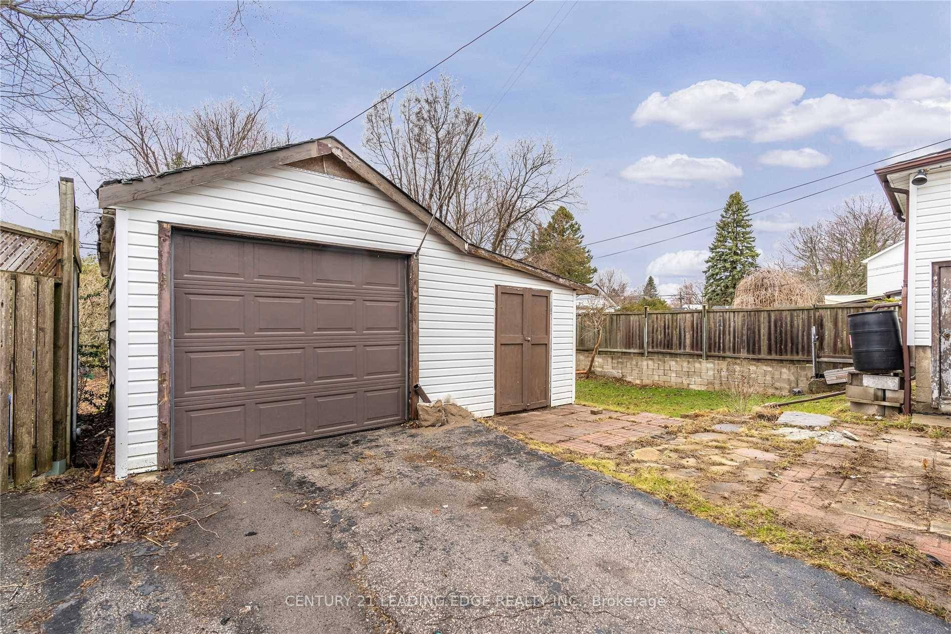 Prime Bluffs Location A Rare Opportunity for Builders, Renovators amp ; Investors !