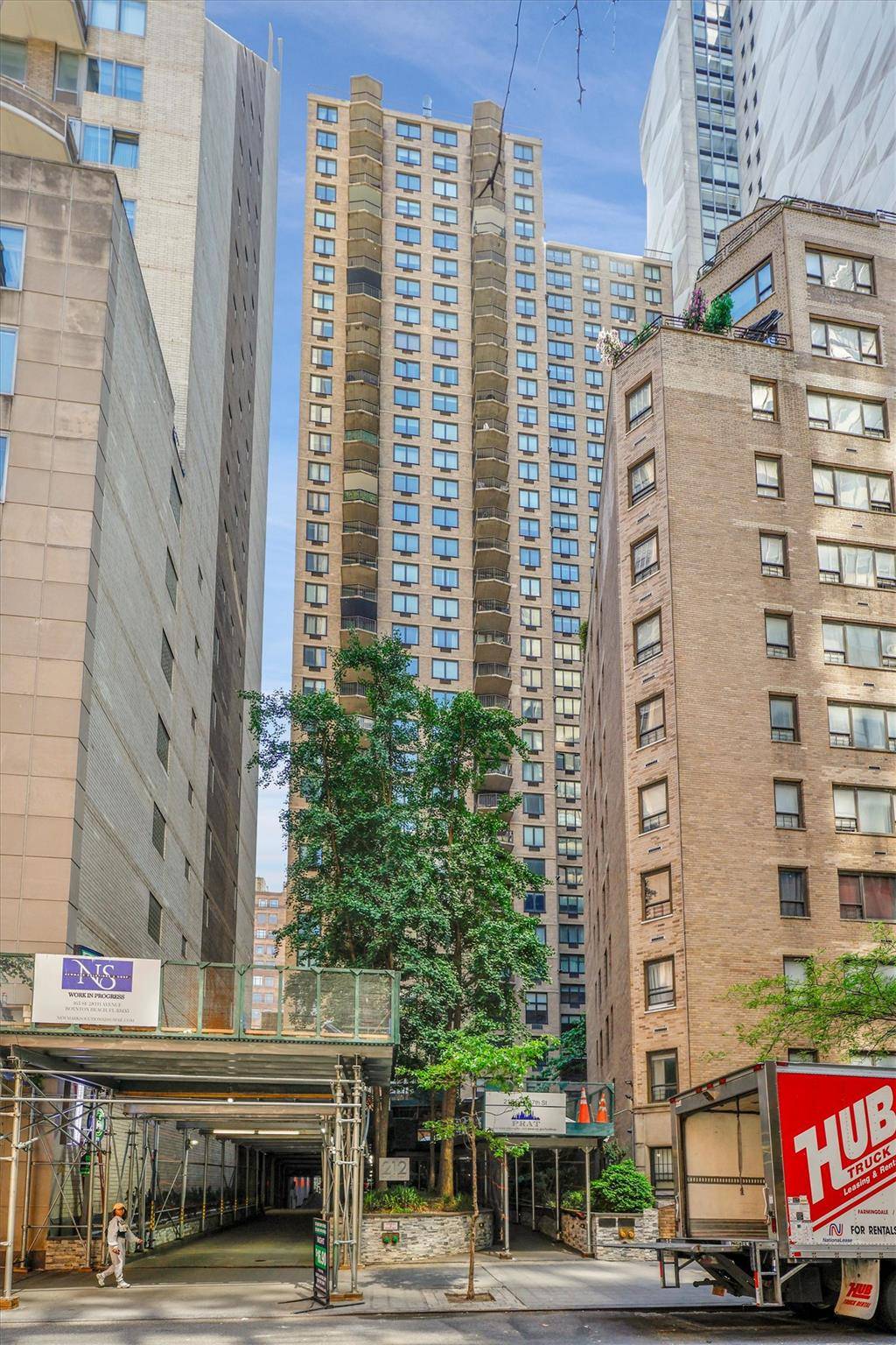 A spacious 837 Sq ft 2 Bedroom condo in the heart of midtown !