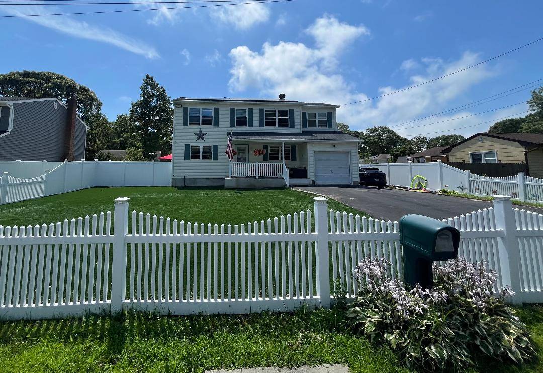 Looking for a spacious and versatile colonial with room for everyone ?