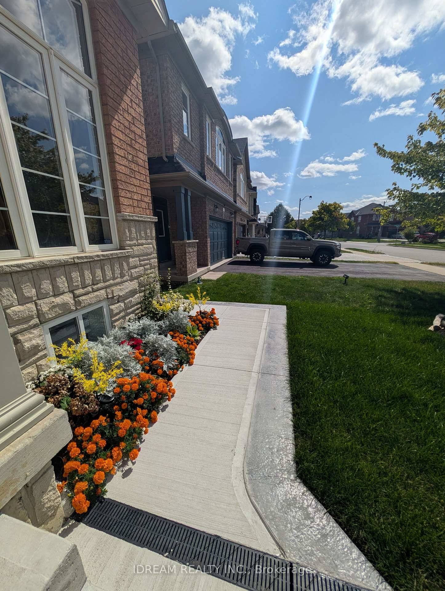 Brand New 1 Bedroom Legal Basement Apartment in Prime Brampton Location !