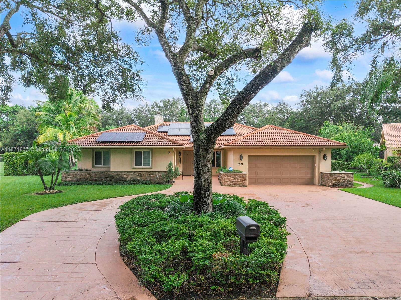 Wow ! Amazing 4 Bed 2. 5 Bath Pool Home Located In Pine Ridge On A Cul de sac Lot !