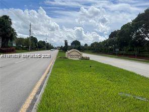 Spacious and well maintained 2 bedroom, 2 bathroom condo located in the desirable Suffolk building at Century Village Pembroke Pines.