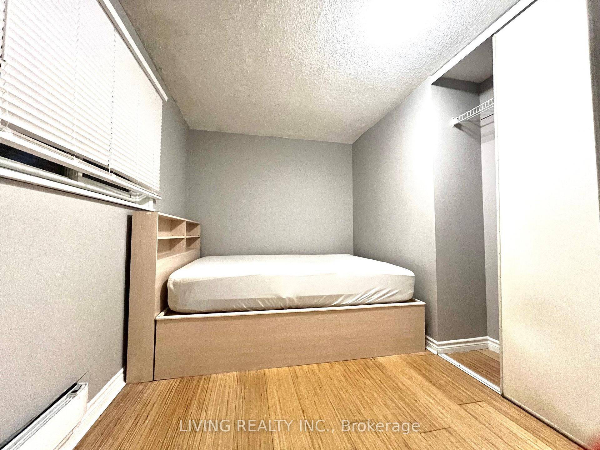 Spacious 2 bedroom Apartment on Main Floor in High Demand amp ; Convenient Location.