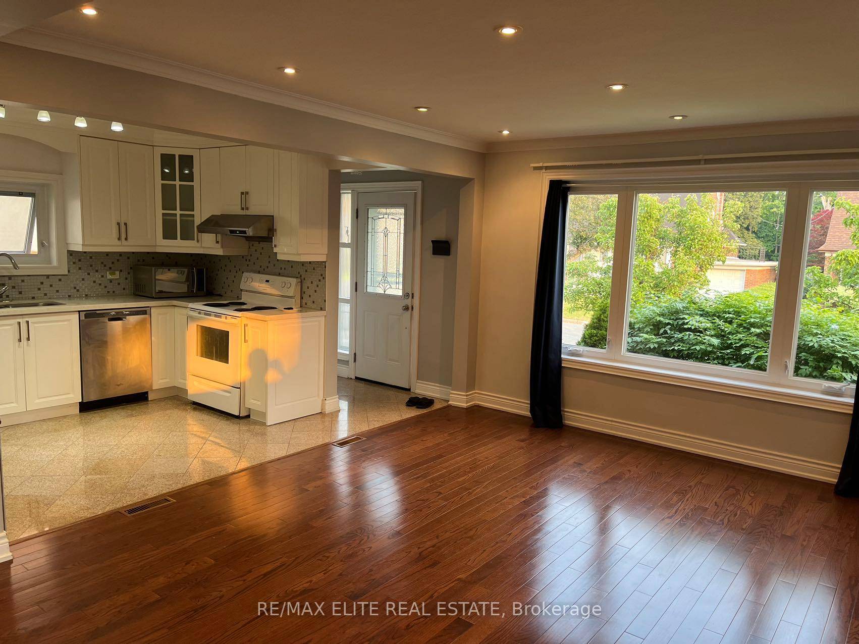 House For Rent At Bayview Sheppard Area, Detached Double Garage Renovated Bungalow On Child Friendly St, Step To The Bayview Subway, Bayview Village Shopping Centre, Ymca And 401, Truly An ...