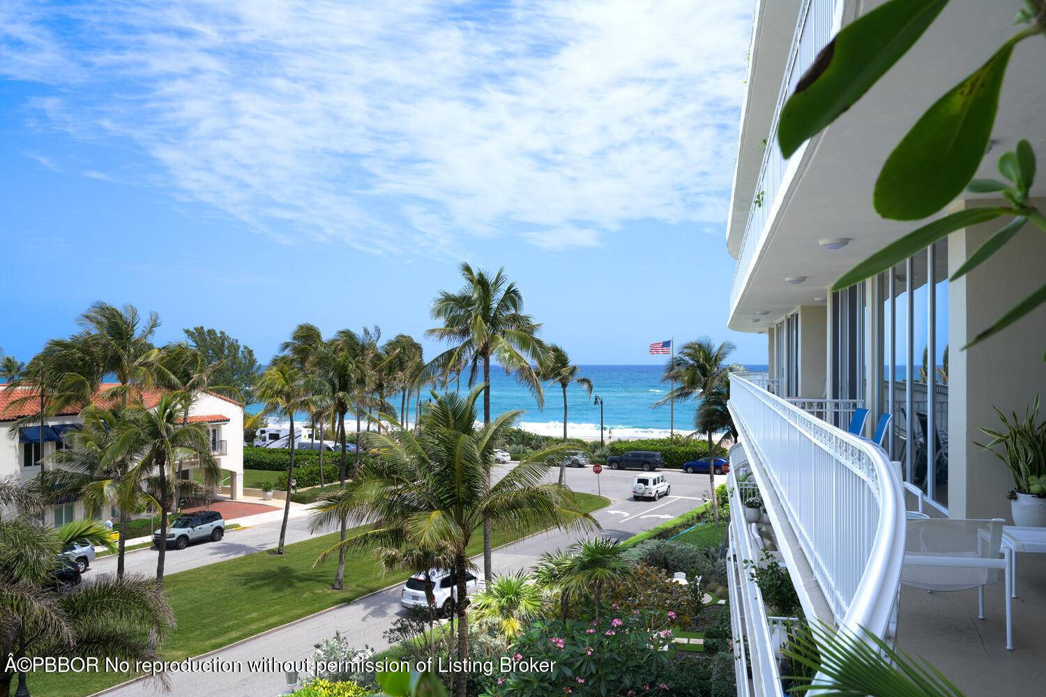 Rare Find... Situated in the heart of Town, you will avoid the traffic living here !