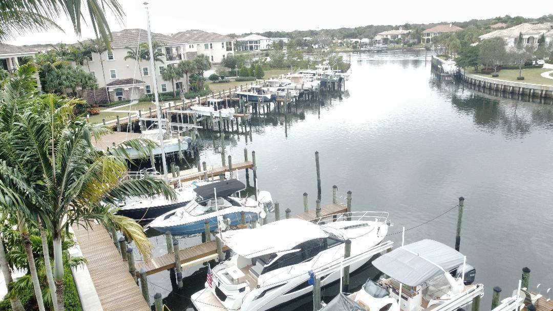 Boating community, deeded dock for up to a 65 ft boat, 24K lift.