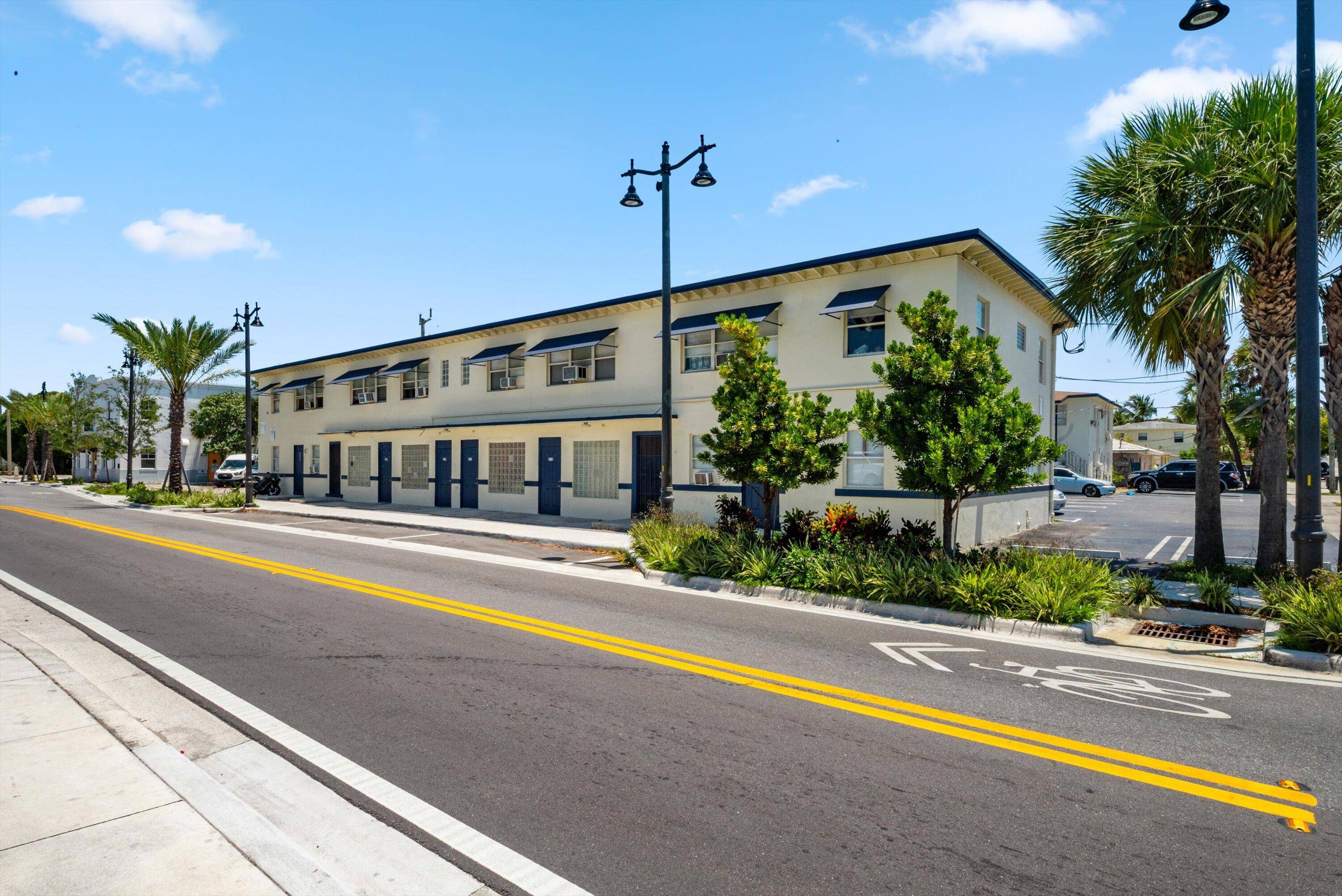 Property located in Downtown West Palm Beach large asset This asset is great for a new or seasoned investor, 22 units total, 3 parcels, 3 bldgs.