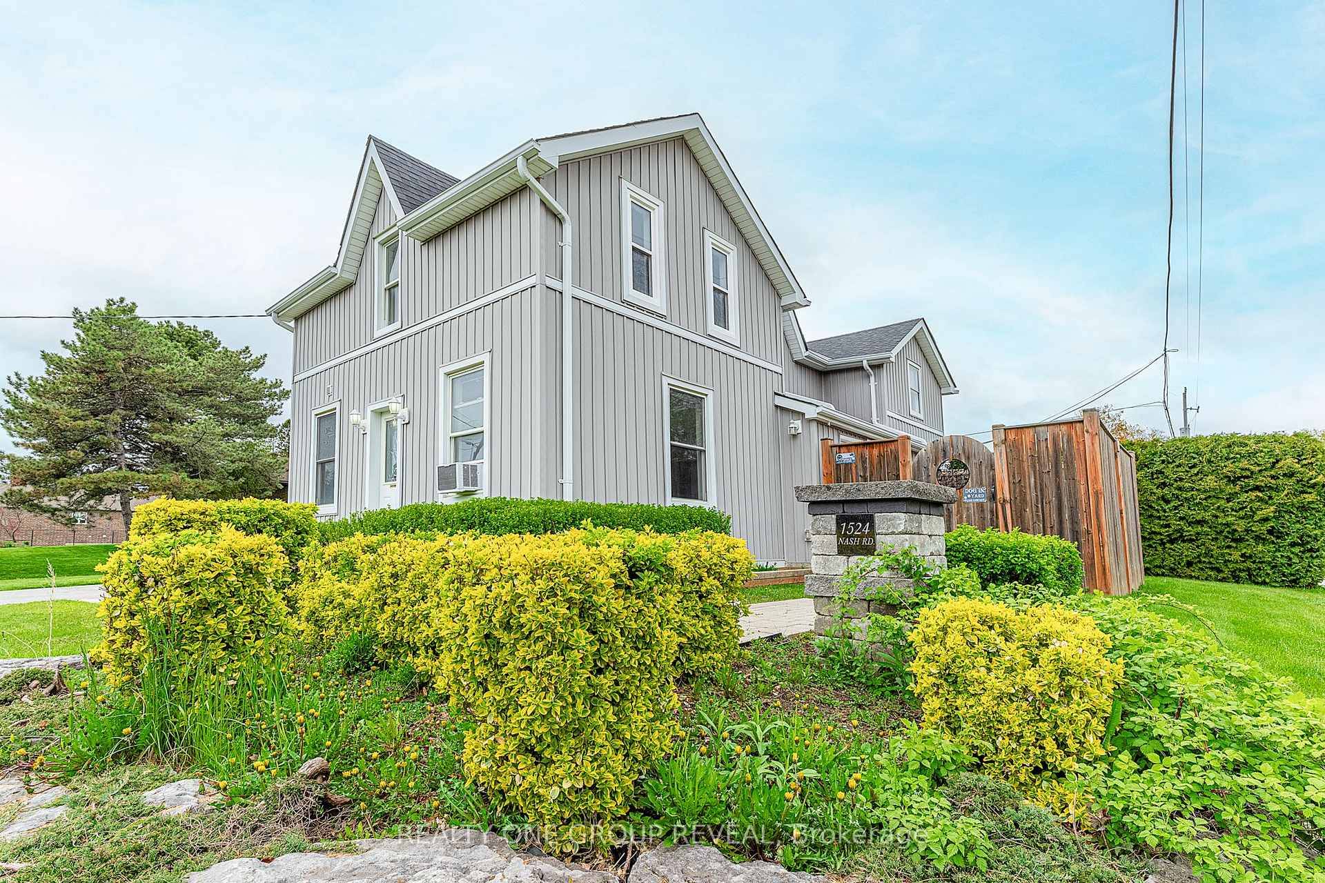 Vacant side by side LEGAL DUPLEX in desirable Courtice Community opportunity for investors, first time home buyers or multi generational living !