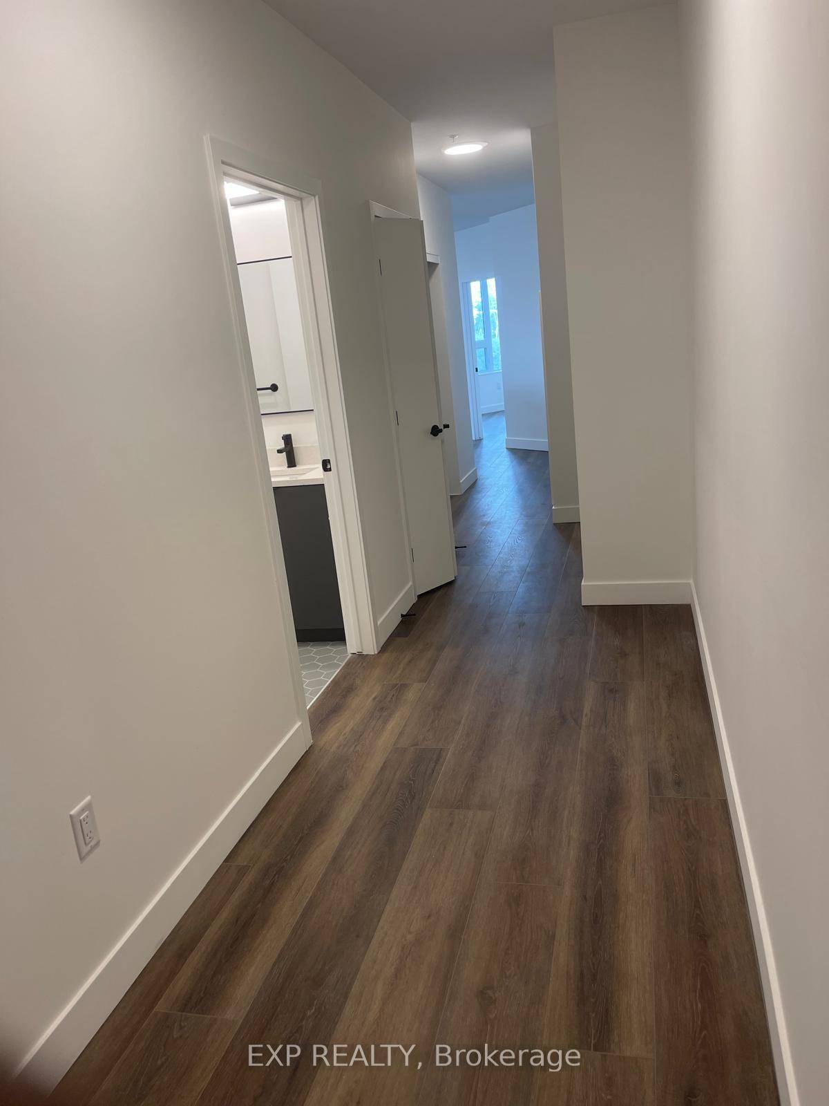 Experience stylish urban living in this beautifully designed 2 bedroom, 2 bathroom apartment at The Monterey in Ottawa's desirable Pineview neighborhood.